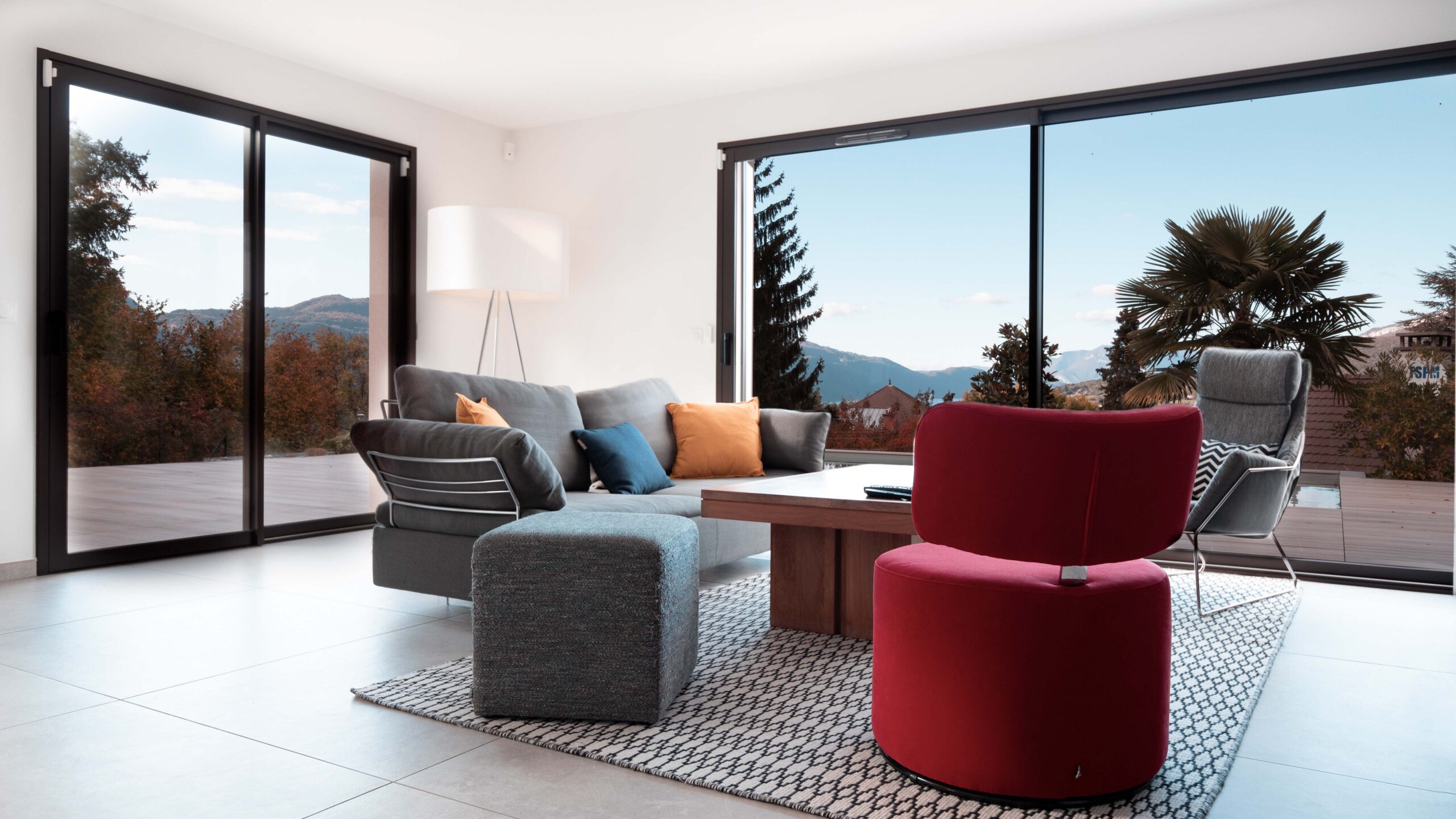 Salon d'une maison individuelle construite à Saint Baldophe par Maisons Alpes Savoie.