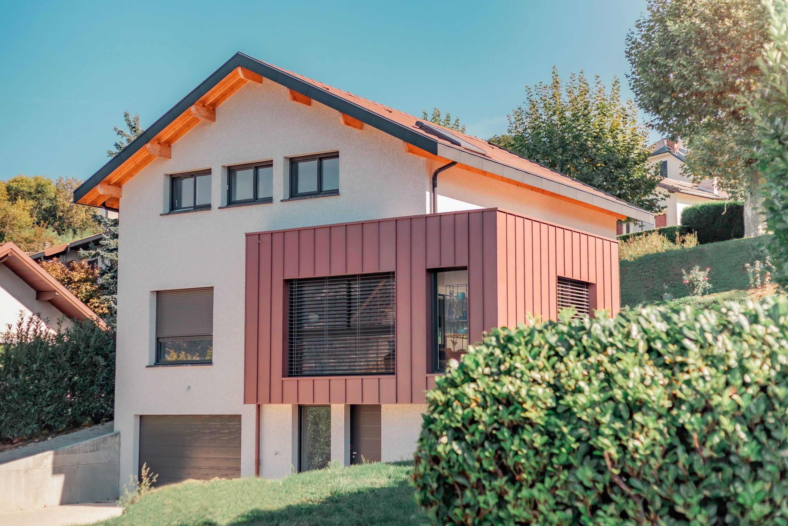 Projet d'extentsion de maison réalisé à Tresserve par Maisons Alpes Savoie. Rendu contemporain et moderne.
