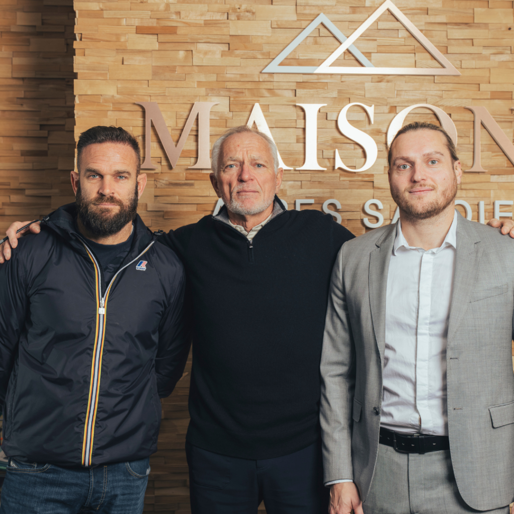 Pascal fondateur de Maisons Alpes Savoie et ses fils.